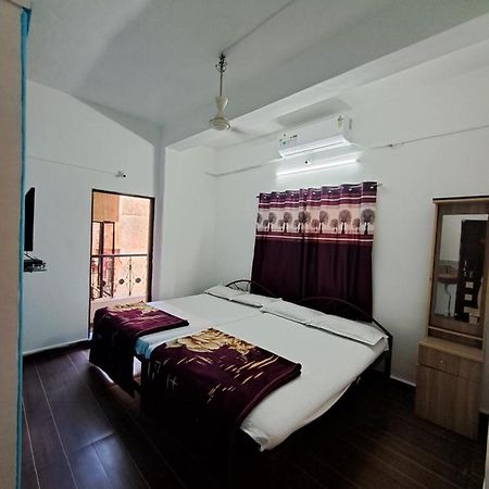 Goldan Palece Hotel Trimbak Buitenkant foto