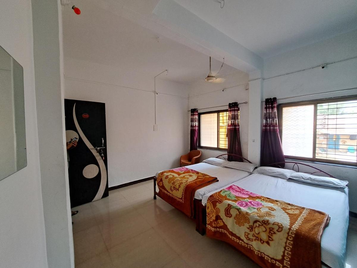 Goldan Palece Hotel Trimbak Buitenkant foto